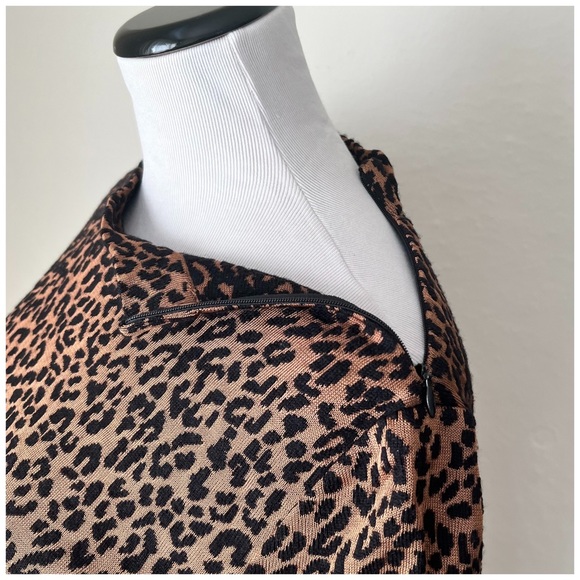 St. John short sleeve leopard top - Picture 3 of 5